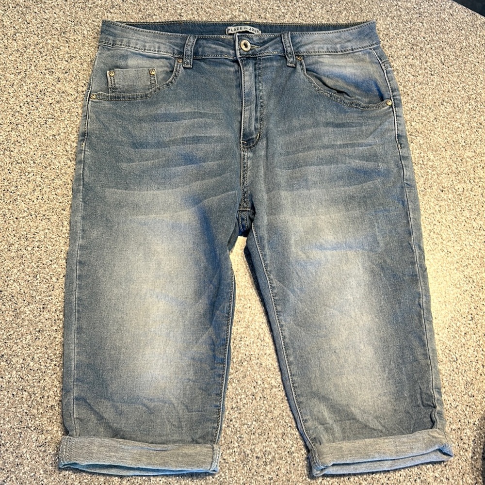 NWOT- short jeans, European size 42 - 10US